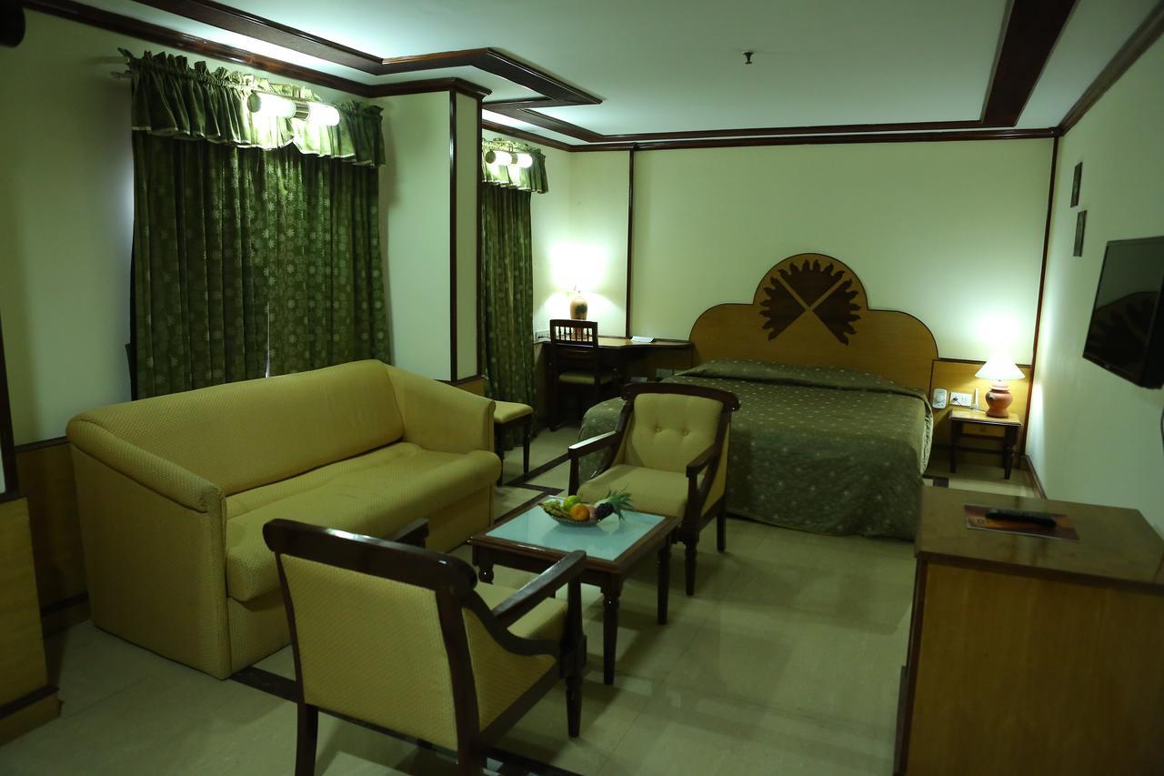Hotel The Surya, Cochin Angamaly Zewnętrze zdjęcie
