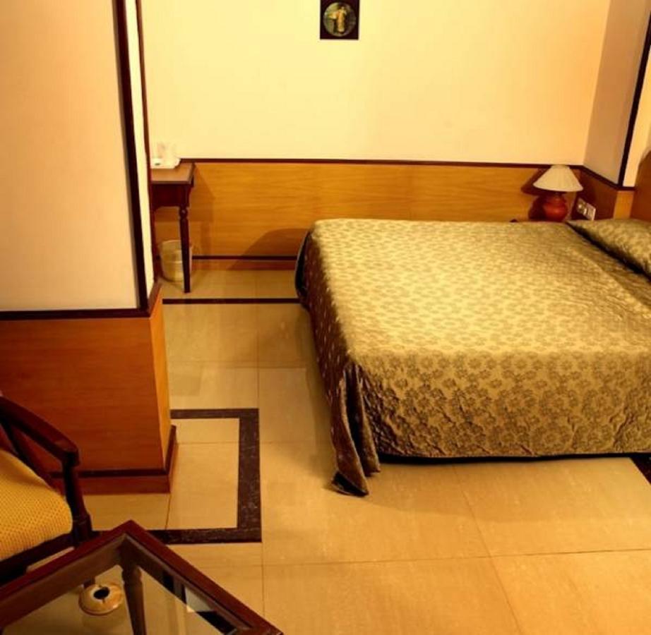 Hotel The Surya, Cochin Angamaly Zewnętrze zdjęcie