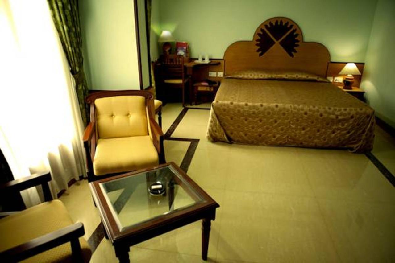 Hotel The Surya, Cochin Angamaly Zewnętrze zdjęcie
